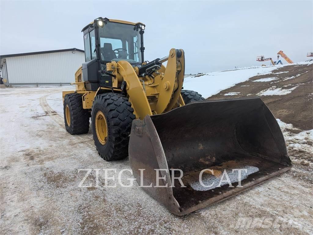 CAT 938M Фронтальні навантажувачі