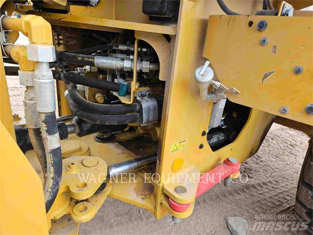 CAT 938M Фронтальні навантажувачі