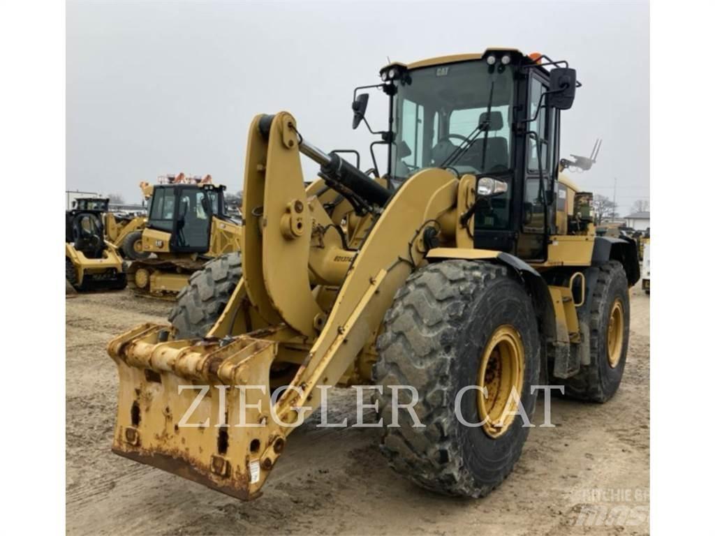 CAT 938M Фронтальні навантажувачі