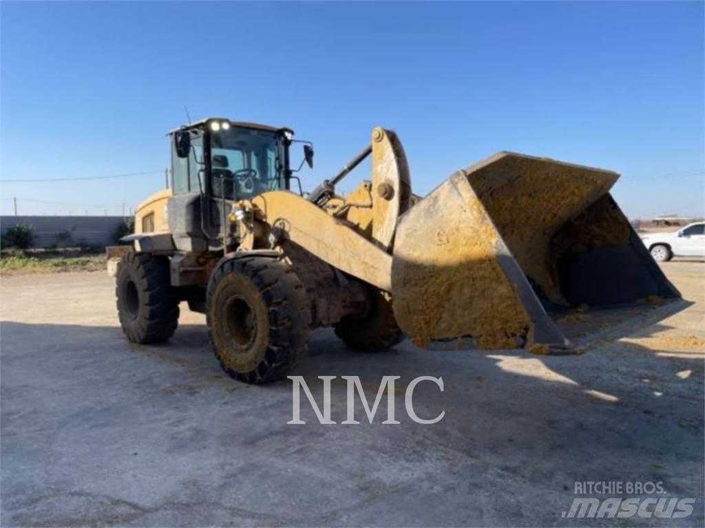 CAT 938M Фронтальні навантажувачі