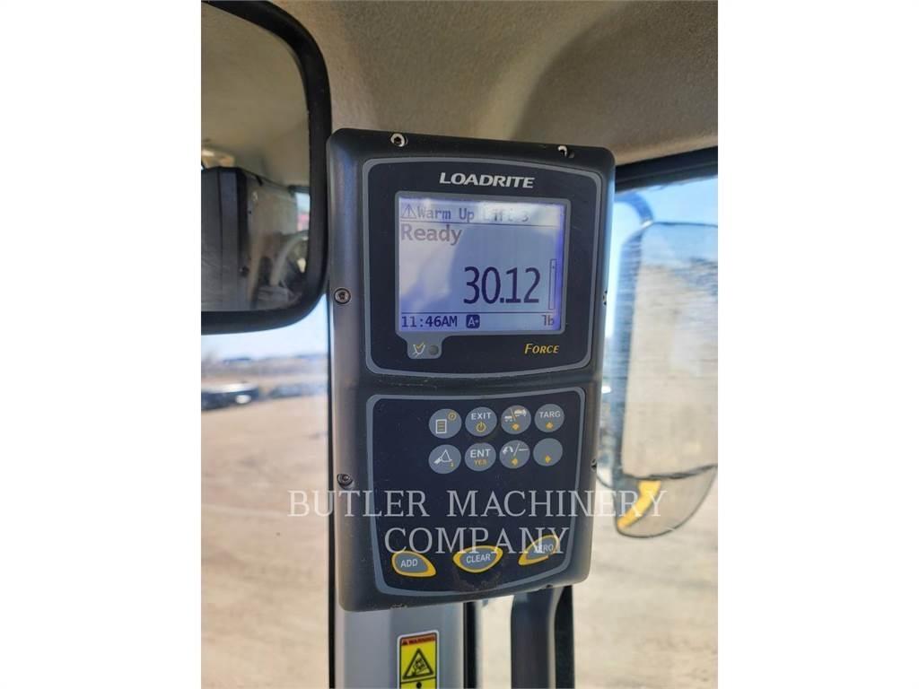 CAT 938M Фронтальні навантажувачі