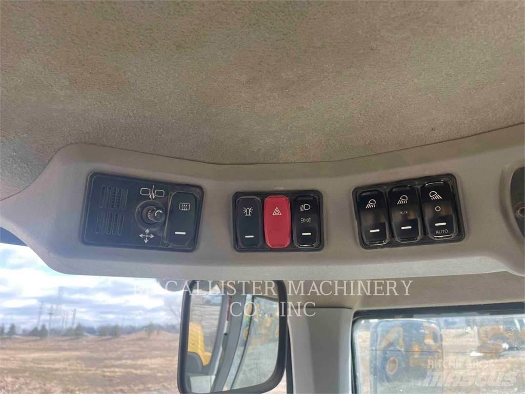 CAT 938M Фронтальні навантажувачі