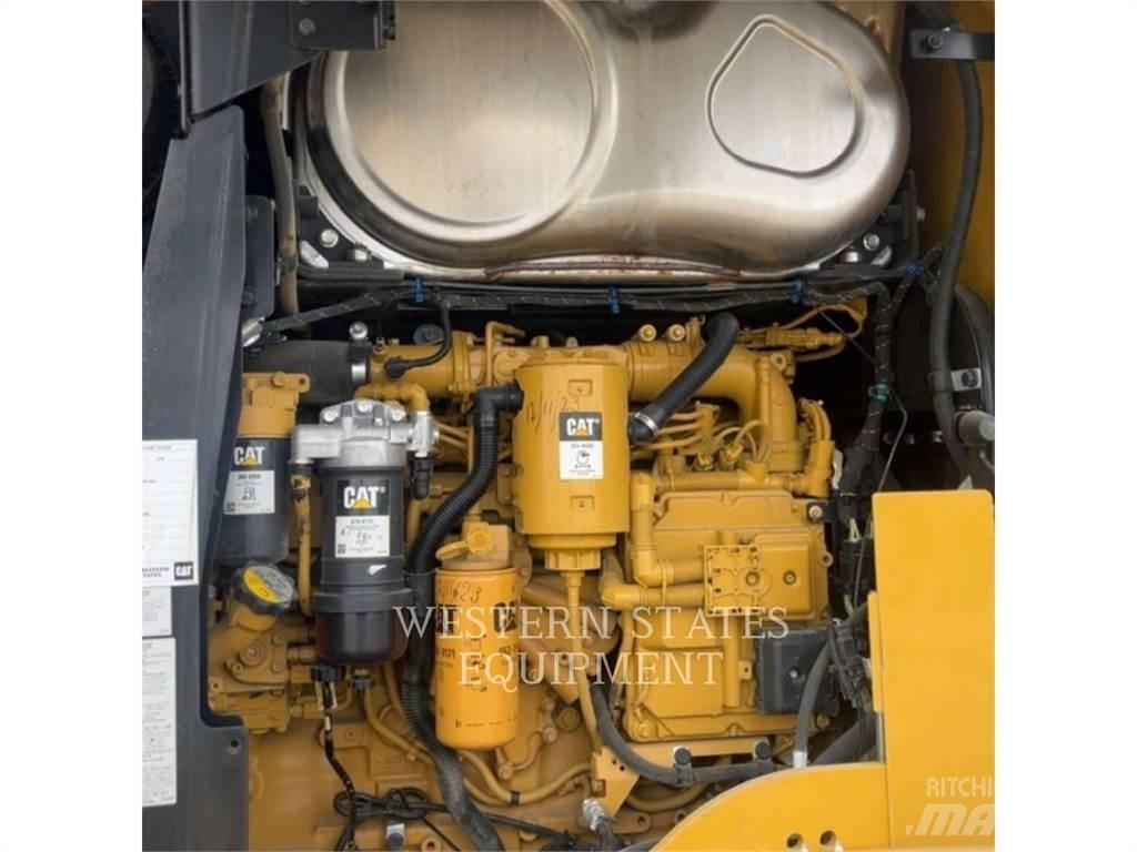 CAT 938M Фронтальні навантажувачі