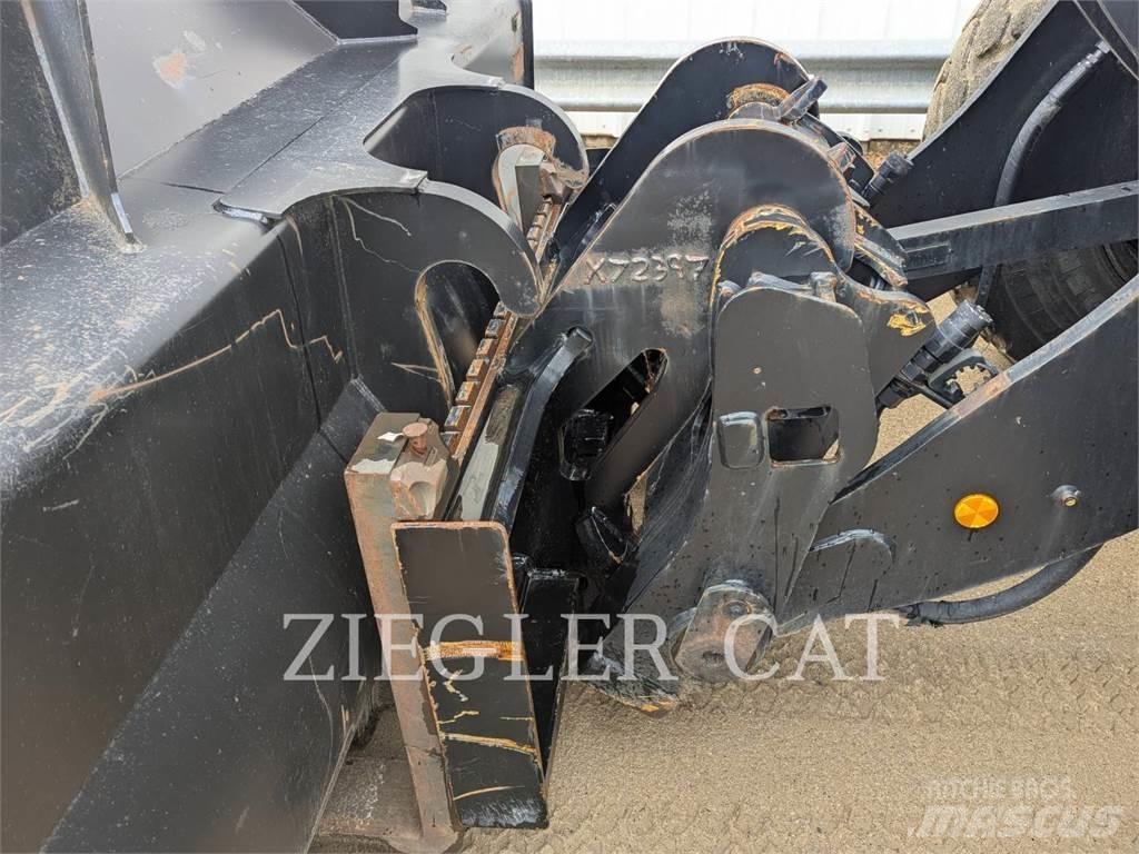 CAT 938M Фронтальні навантажувачі