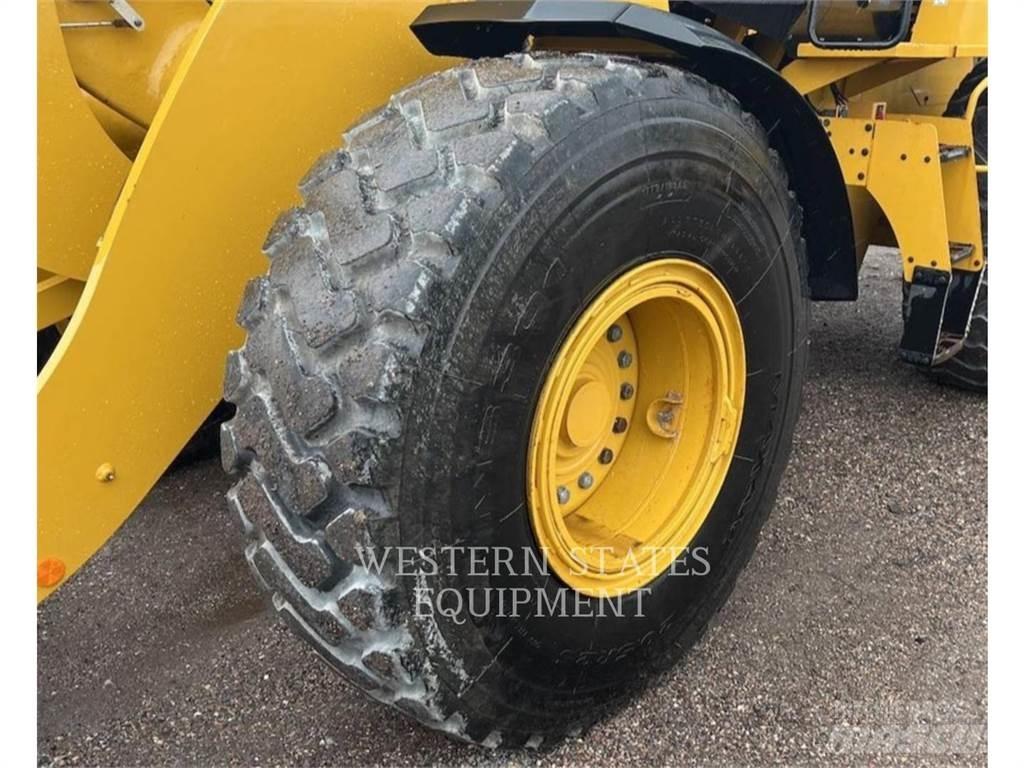 CAT 938M Фронтальні навантажувачі