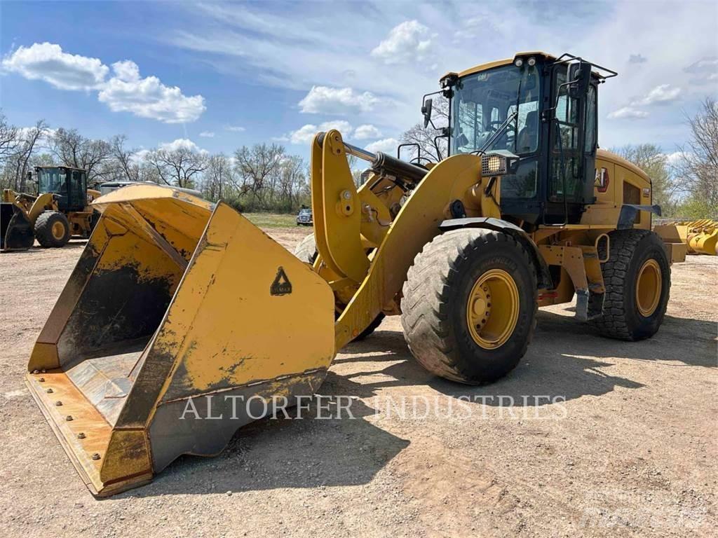 CAT 938M Фронтальні навантажувачі