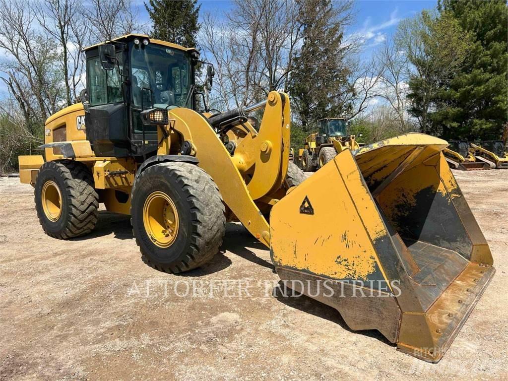 CAT 938M Фронтальні навантажувачі