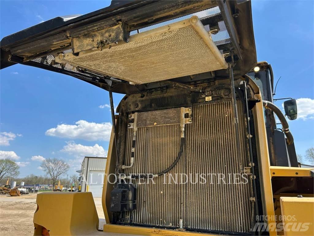 CAT 938M Фронтальні навантажувачі