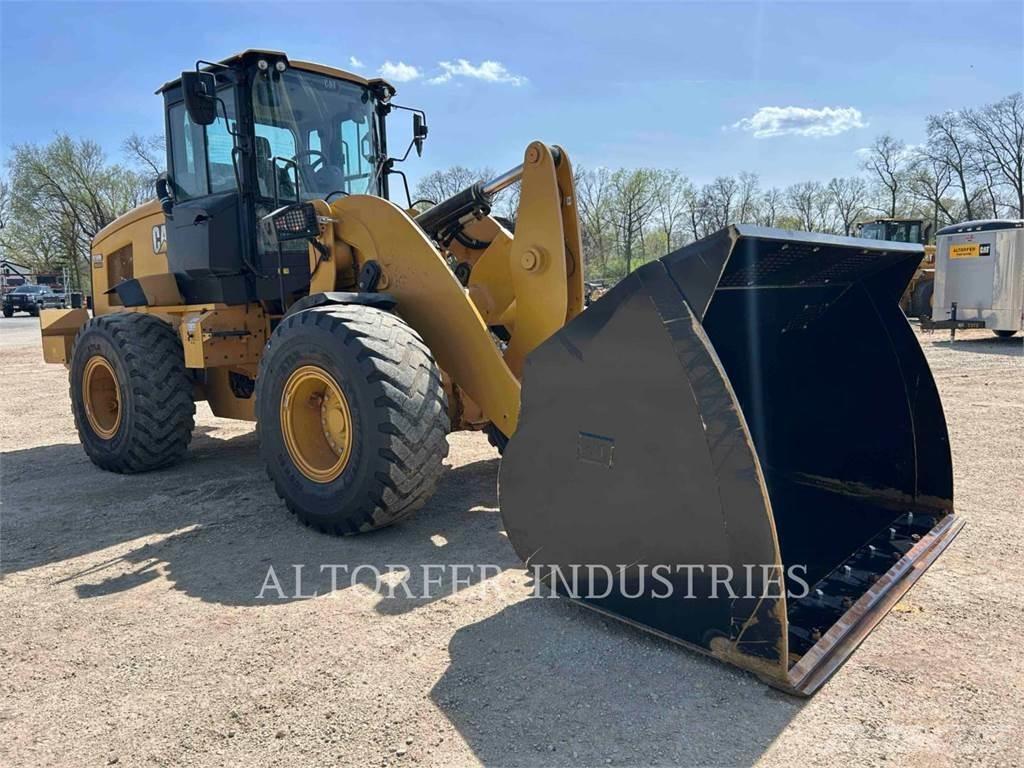 CAT 938M Фронтальні навантажувачі