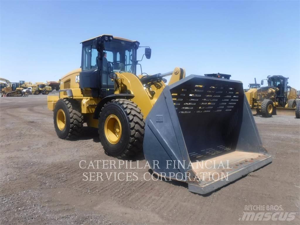 CAT 938M Фронтальні навантажувачі