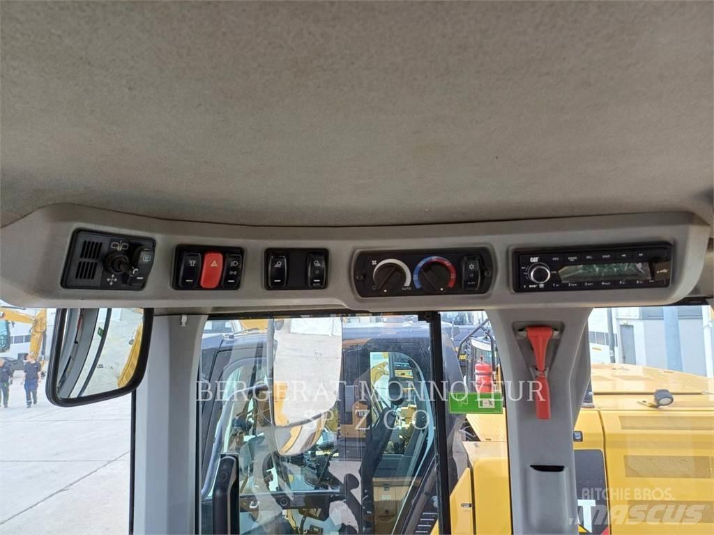 CAT 938M Фронтальні навантажувачі