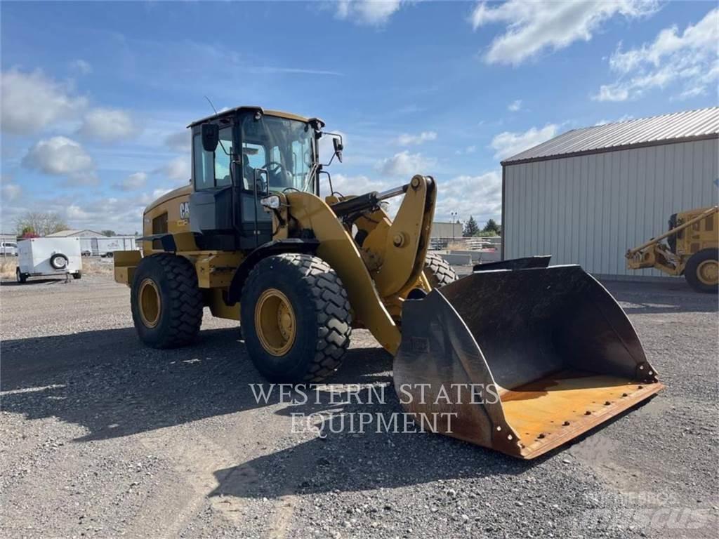 CAT 938M Фронтальні навантажувачі