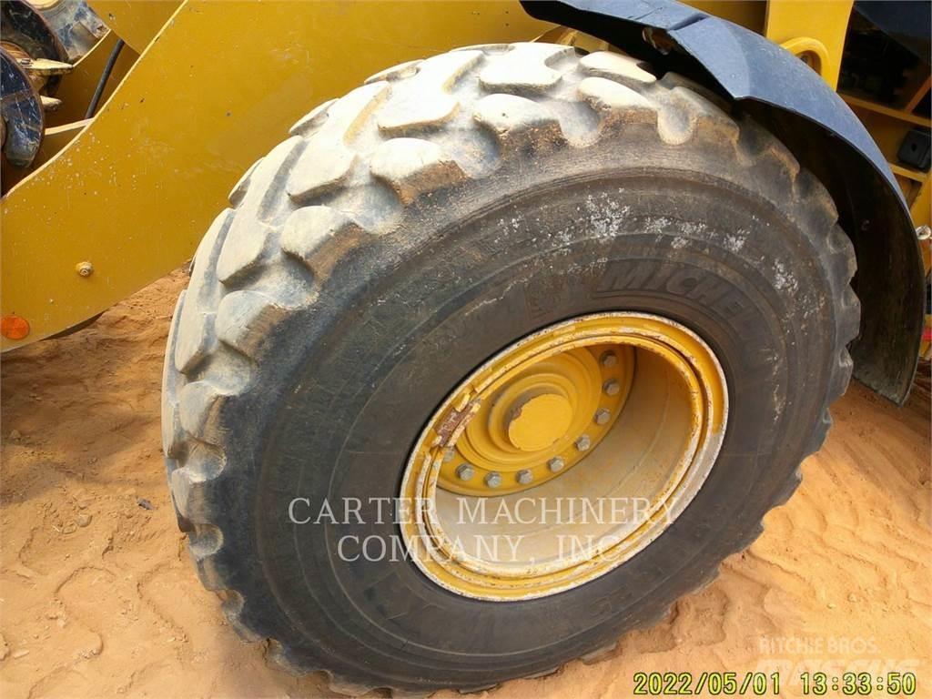 CAT 938M Фронтальні навантажувачі