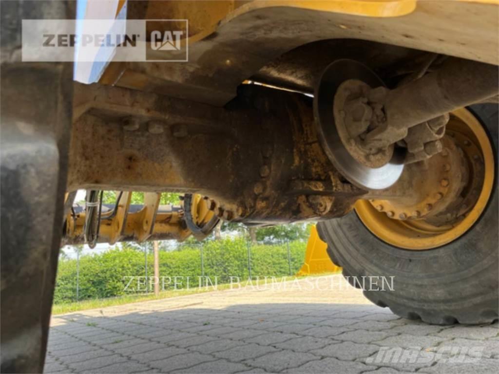 CAT 938M Фронтальні навантажувачі