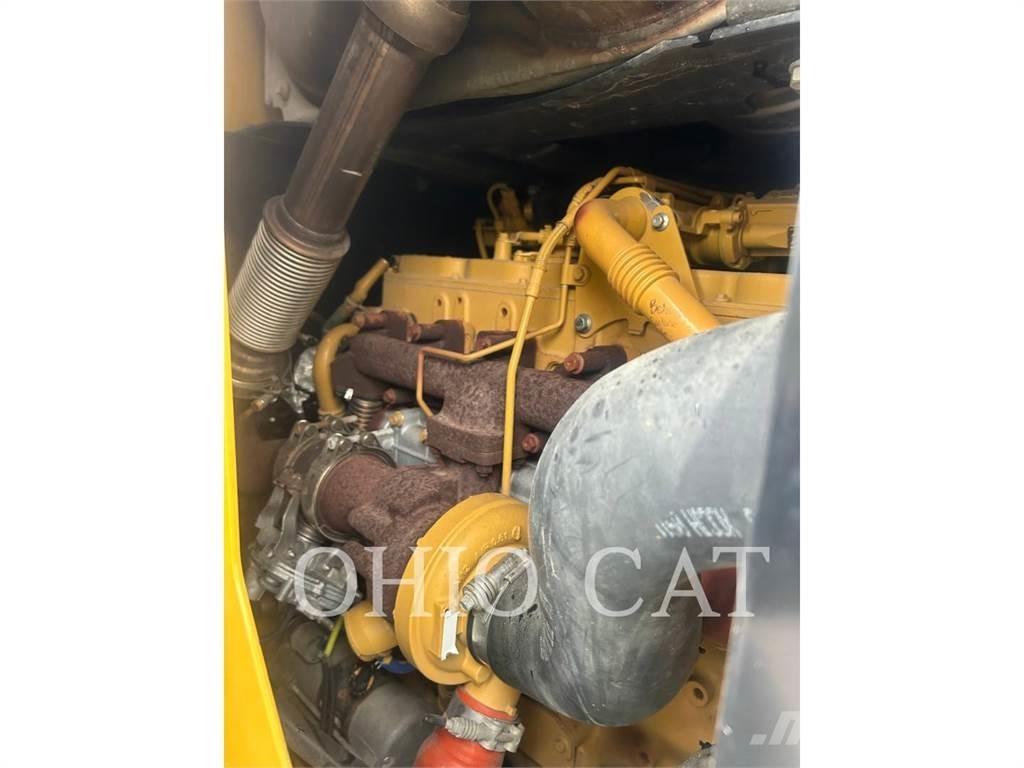 CAT 938M Фронтальні навантажувачі