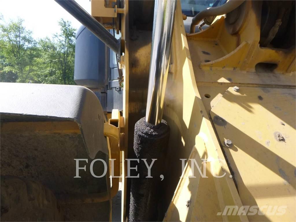CAT 938M Фронтальні навантажувачі