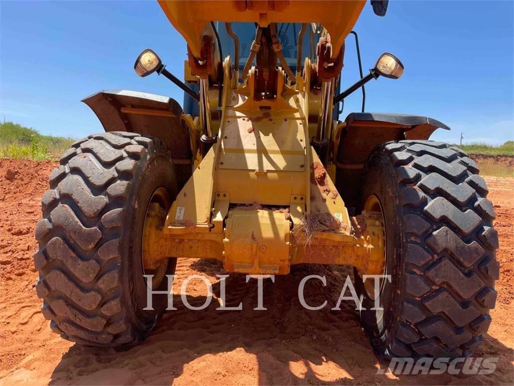 CAT 938M Фронтальні навантажувачі