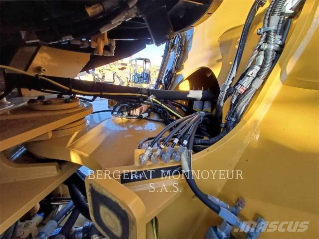 CAT 938M Фронтальні навантажувачі