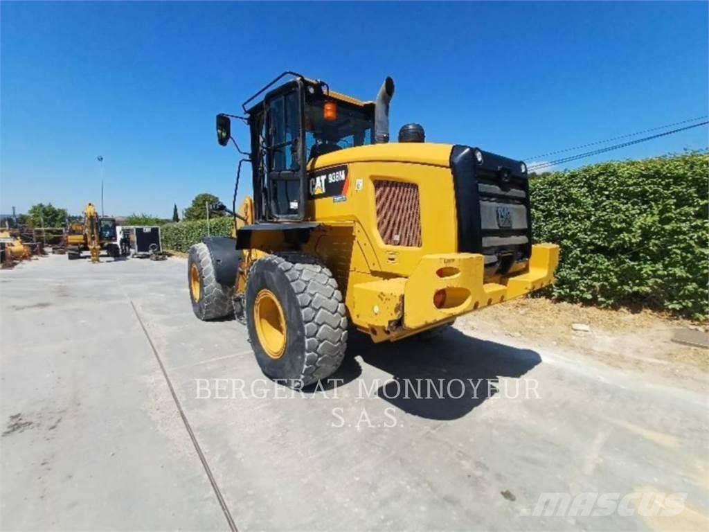 CAT 938M Фронтальні навантажувачі