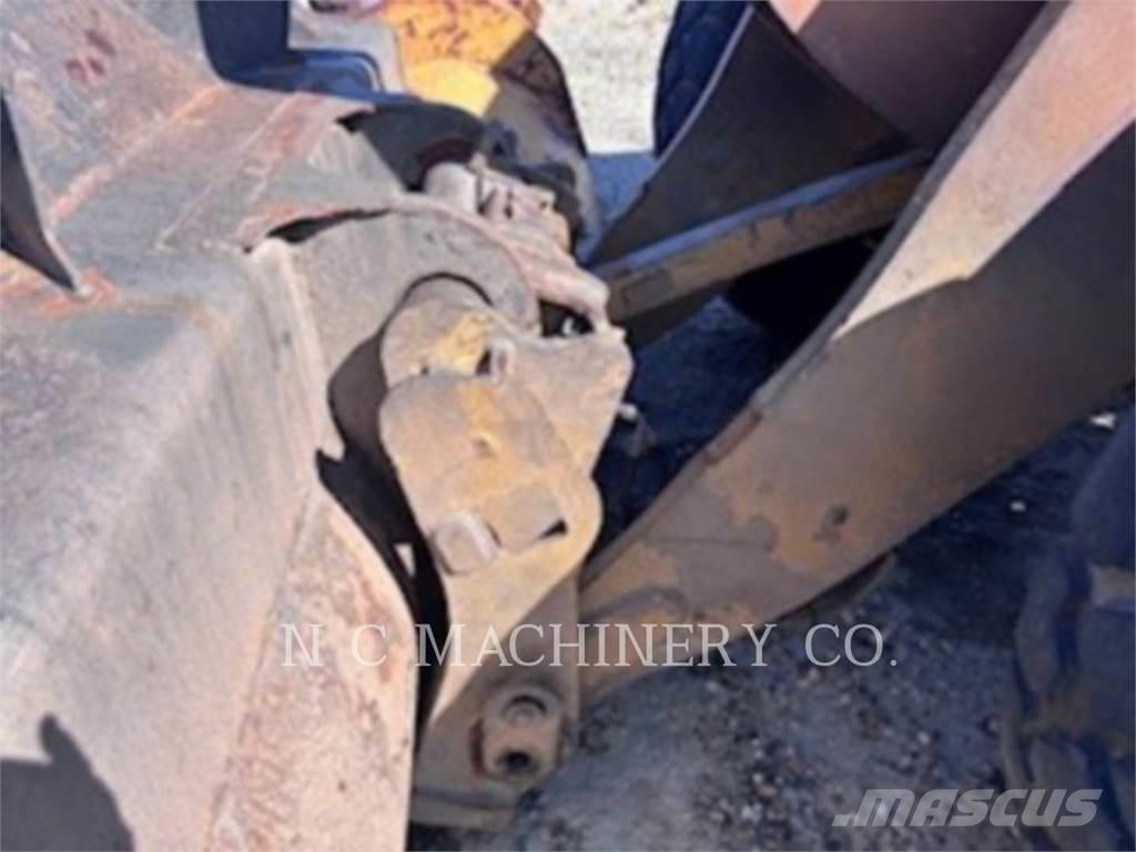 CAT 938M Фронтальні навантажувачі