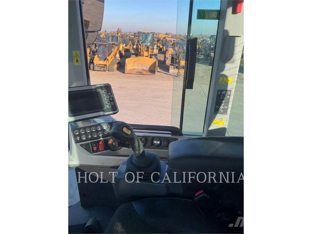 CAT 938M Фронтальні навантажувачі