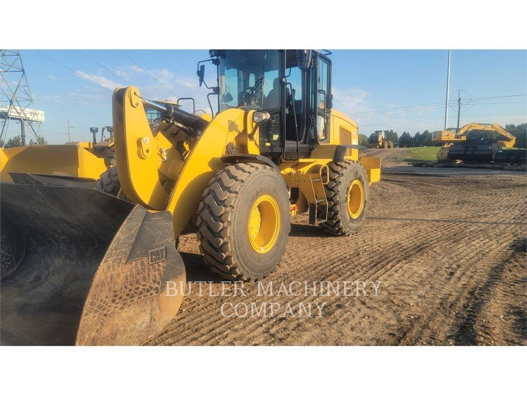 CAT 938M Фронтальні навантажувачі