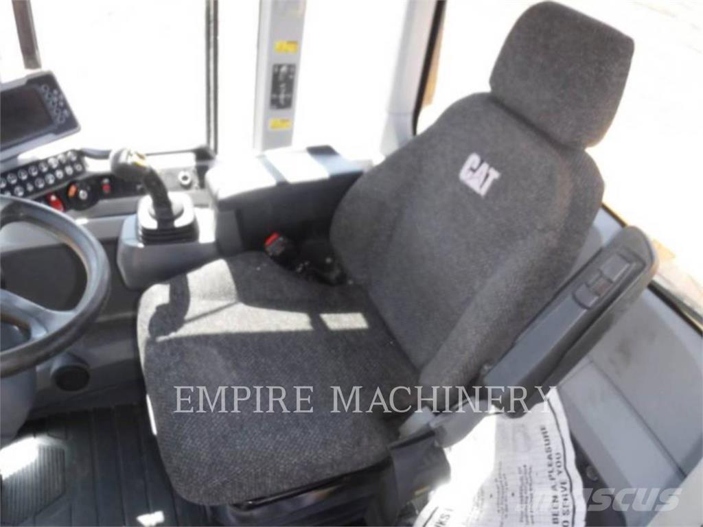 CAT 938M Фронтальні навантажувачі