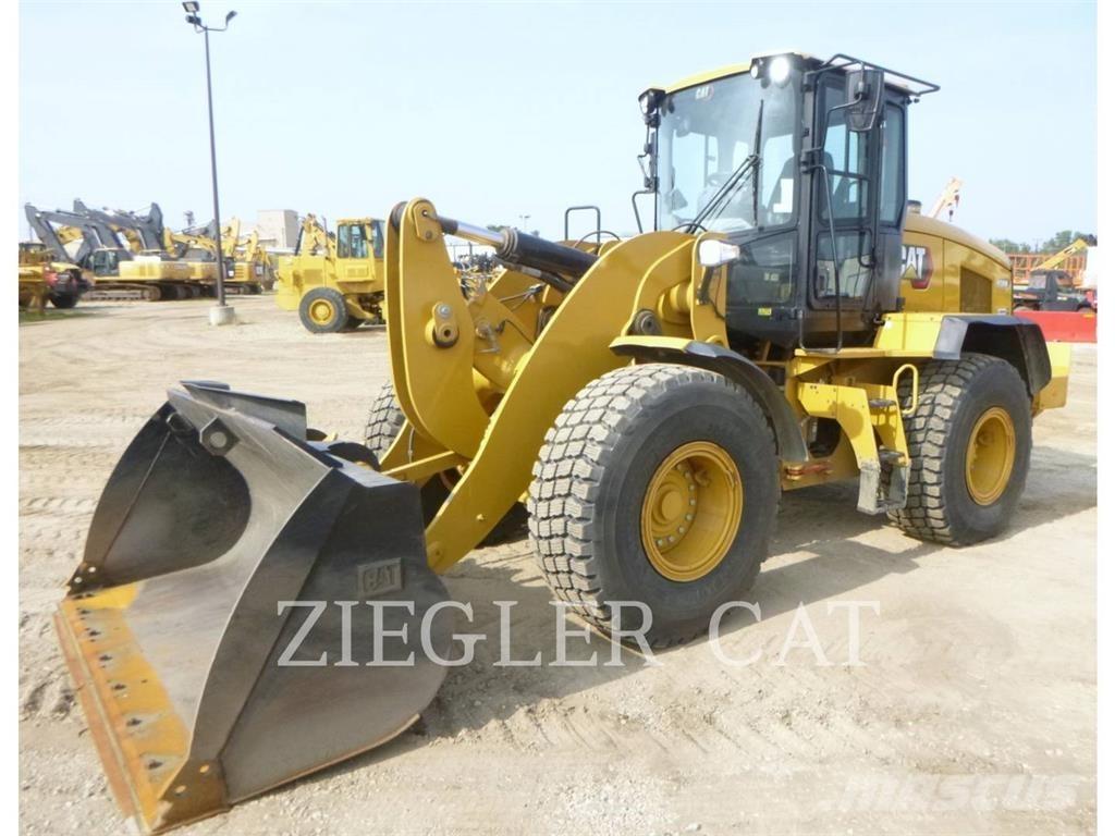 CAT 938M Фронтальні навантажувачі