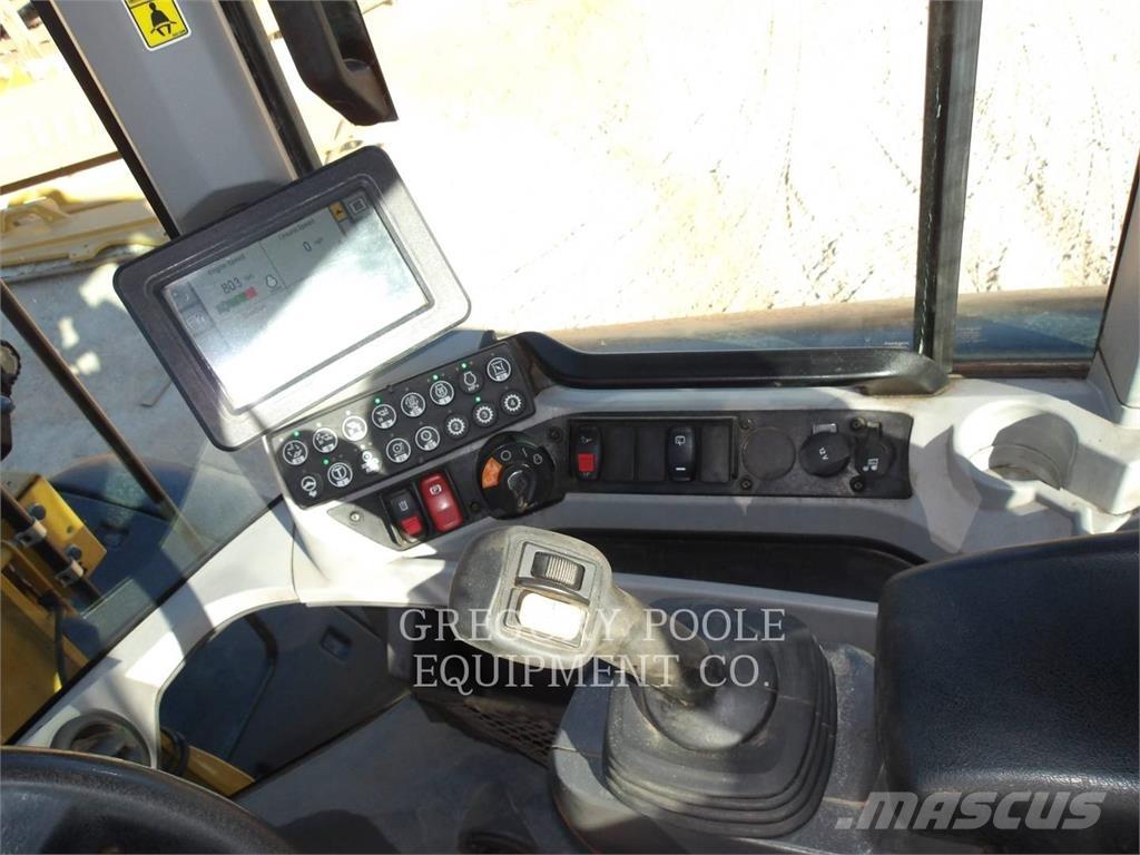 CAT 938M Фронтальні навантажувачі