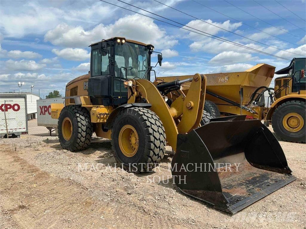 CAT 938M Фронтальні навантажувачі