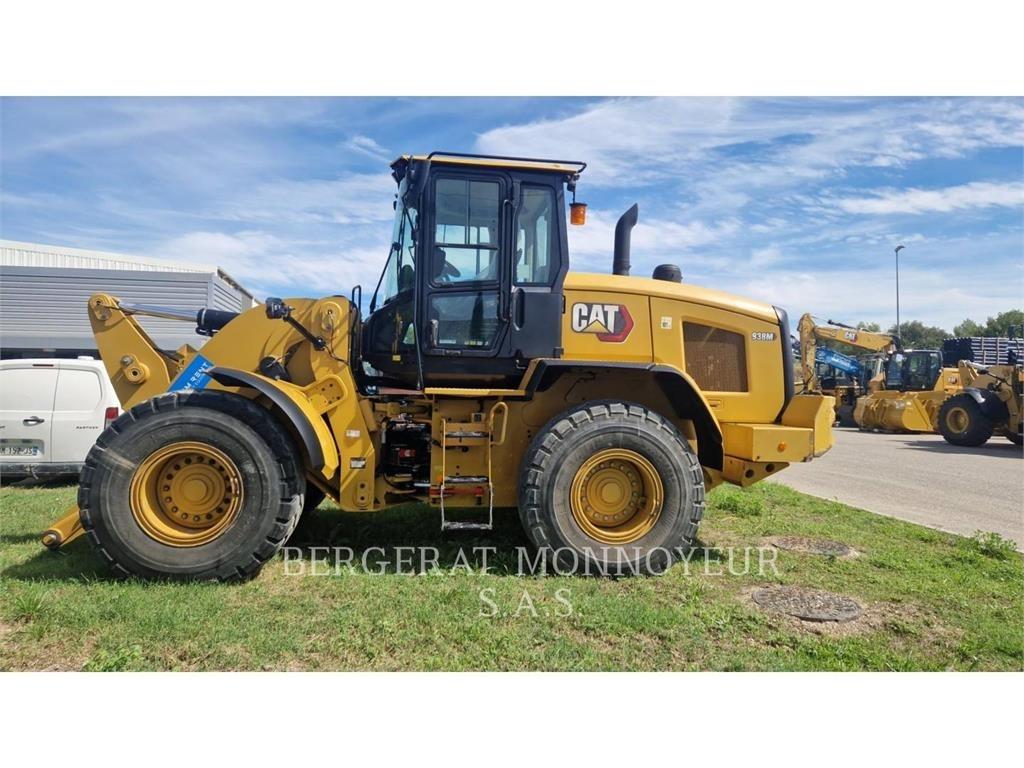 CAT 938M Фронтальні навантажувачі