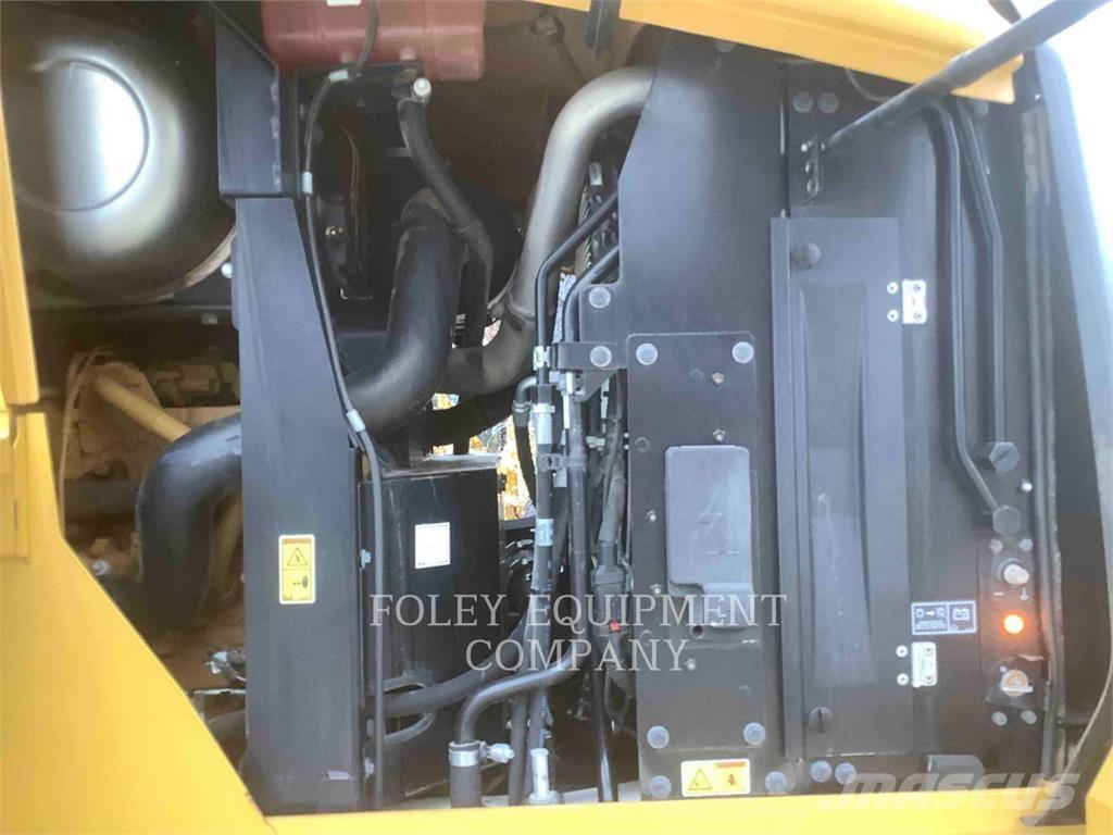 CAT 938M Фронтальні навантажувачі