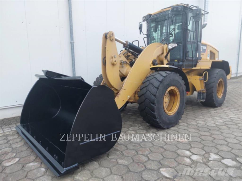 CAT 938M Фронтальні навантажувачі