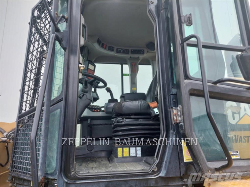 CAT 938M Фронтальні навантажувачі