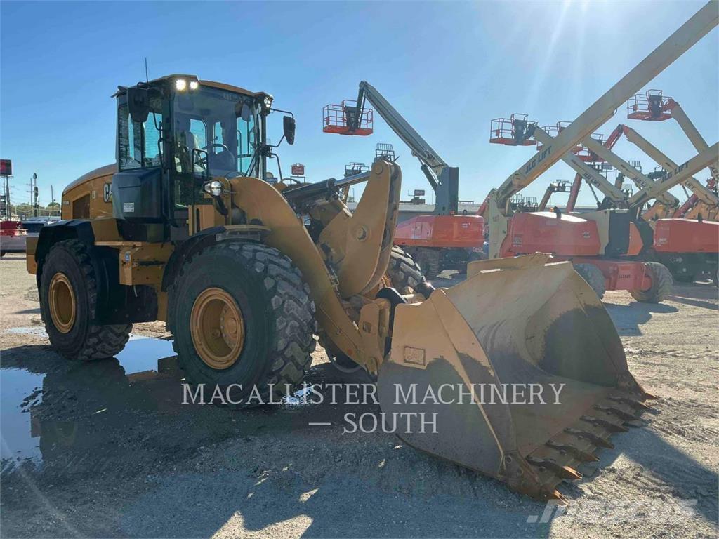 CAT 938M Фронтальні навантажувачі