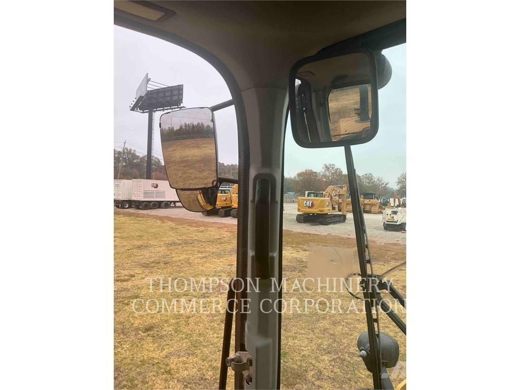 CAT 938M Фронтальні навантажувачі