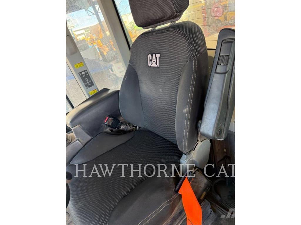 CAT 938M Фронтальні навантажувачі