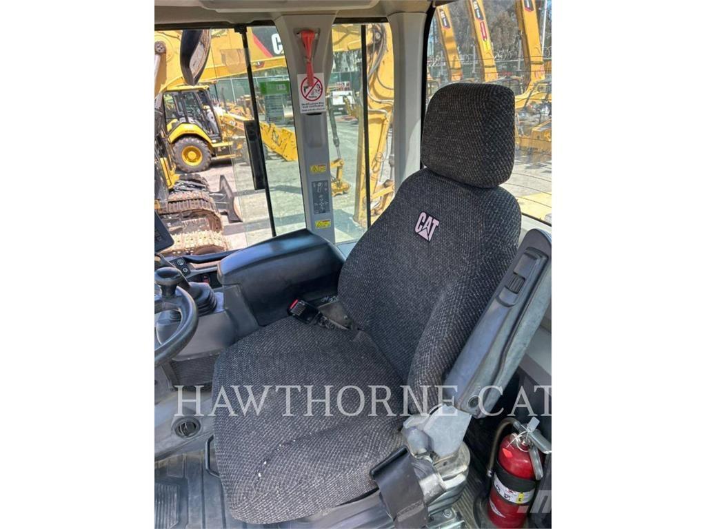 CAT 938M Фронтальні навантажувачі