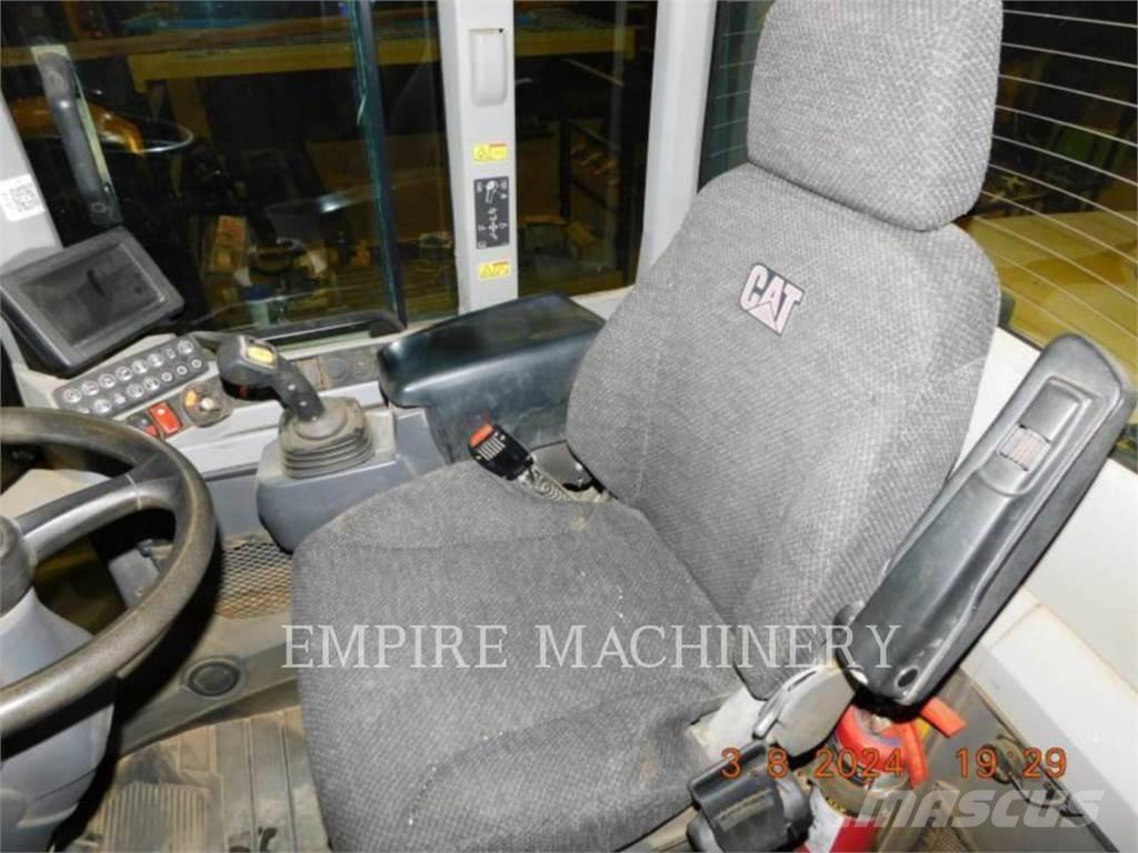CAT 938M FC Фронтальні навантажувачі