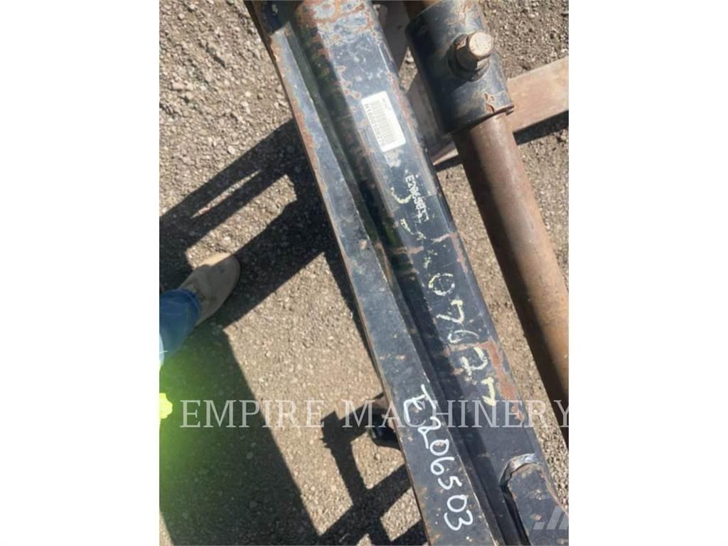 CAT 938M FC FK Вили