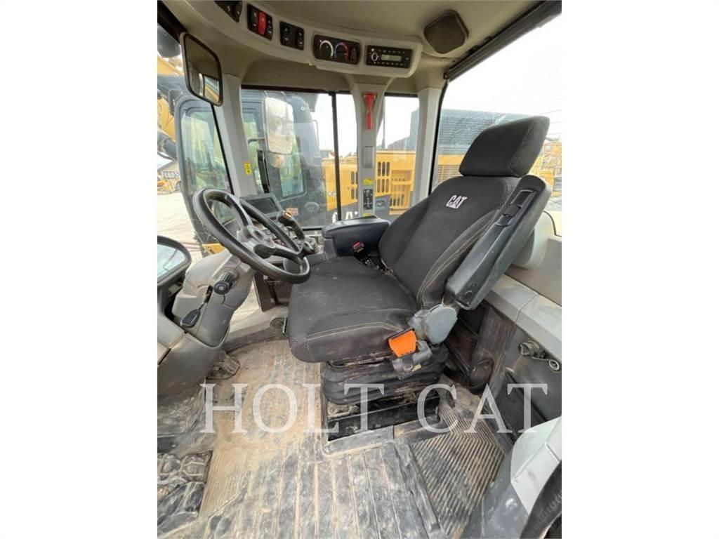 CAT 938M QC Фронтальні навантажувачі