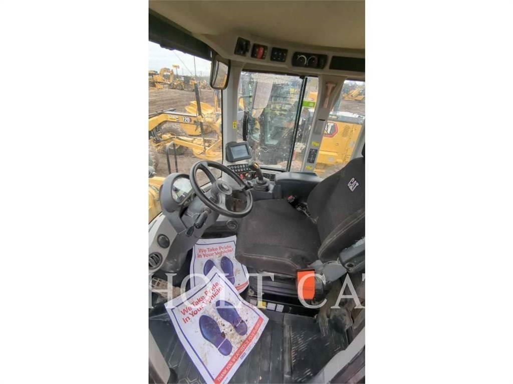 CAT 938M QC Фронтальні навантажувачі