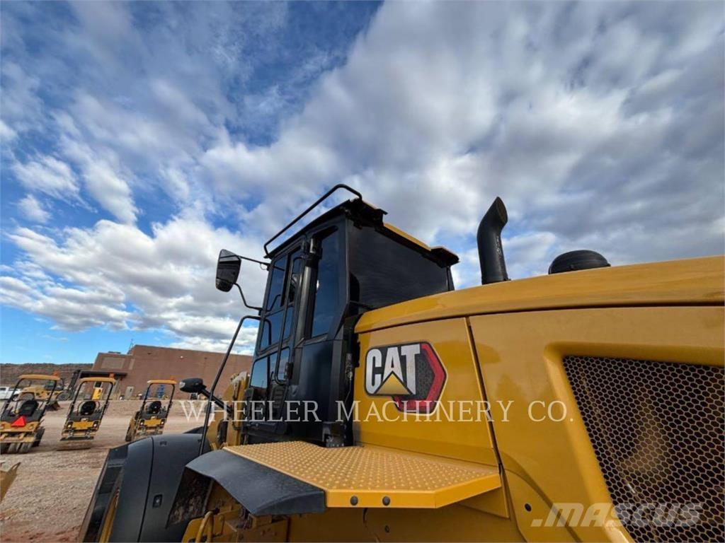 CAT 938M QC 3V Фронтальні навантажувачі