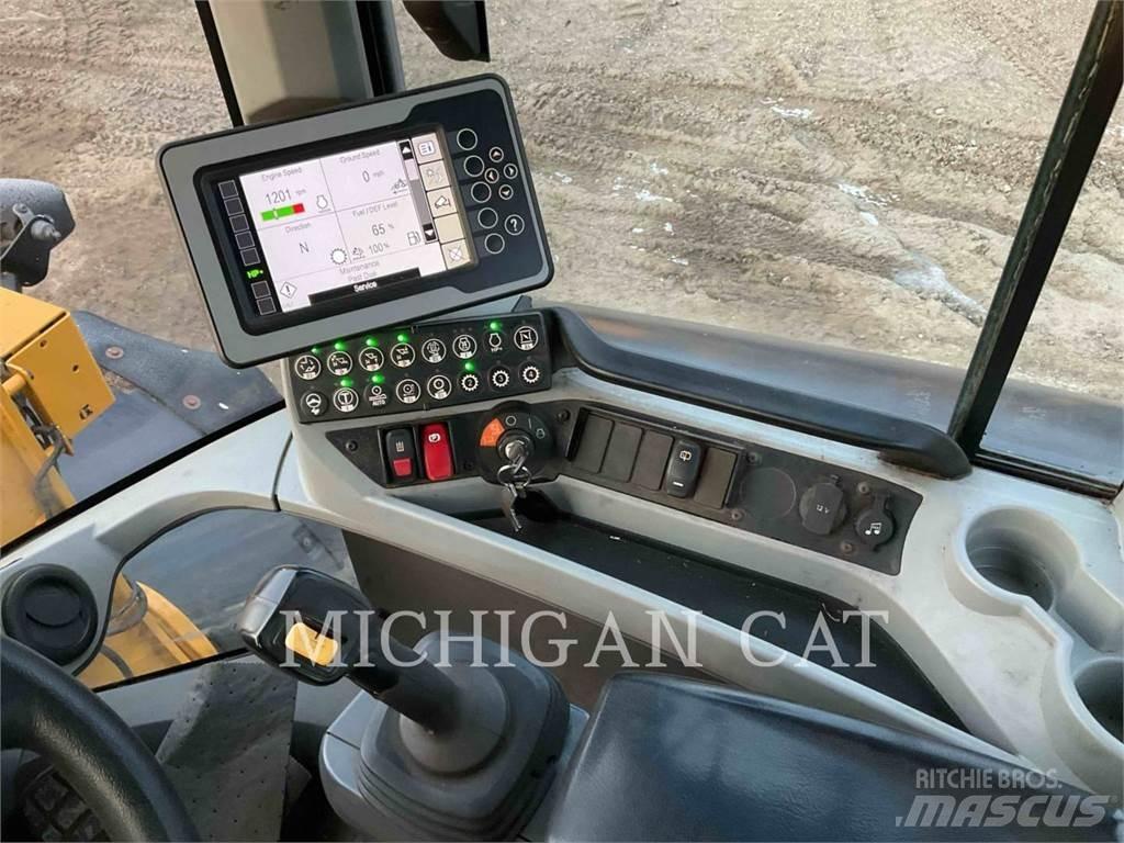 CAT 938M R+ Фронтальні навантажувачі