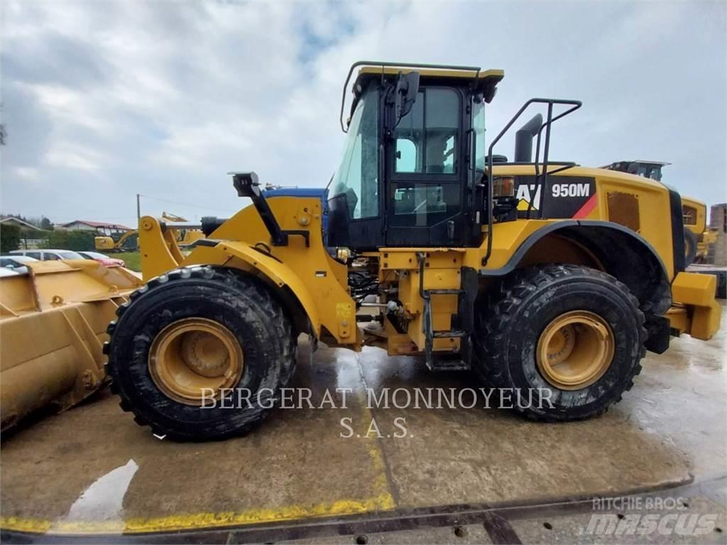 CAT 950M Фронтальні навантажувачі
