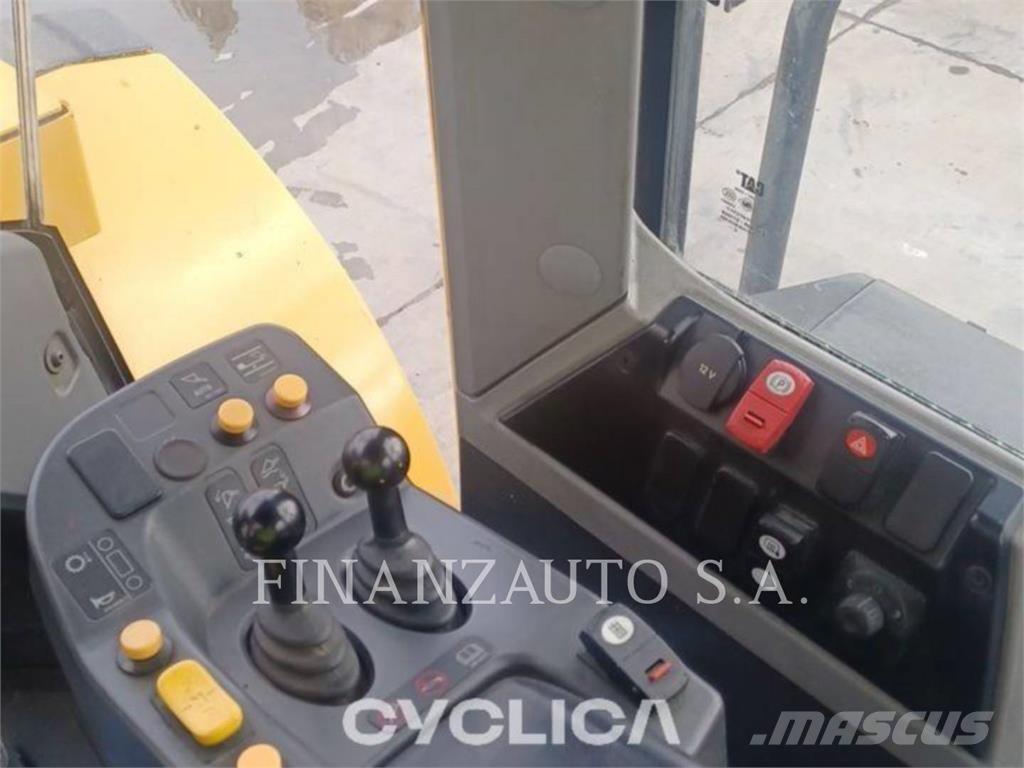 CAT 950M Фронтальні навантажувачі