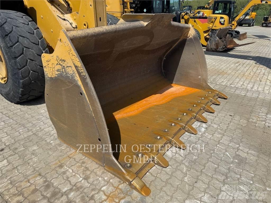 CAT 950M Фронтальні навантажувачі