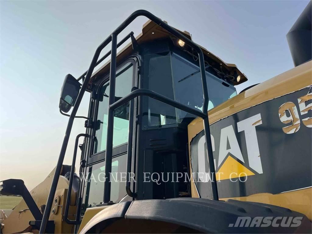 CAT 950M Фронтальні навантажувачі