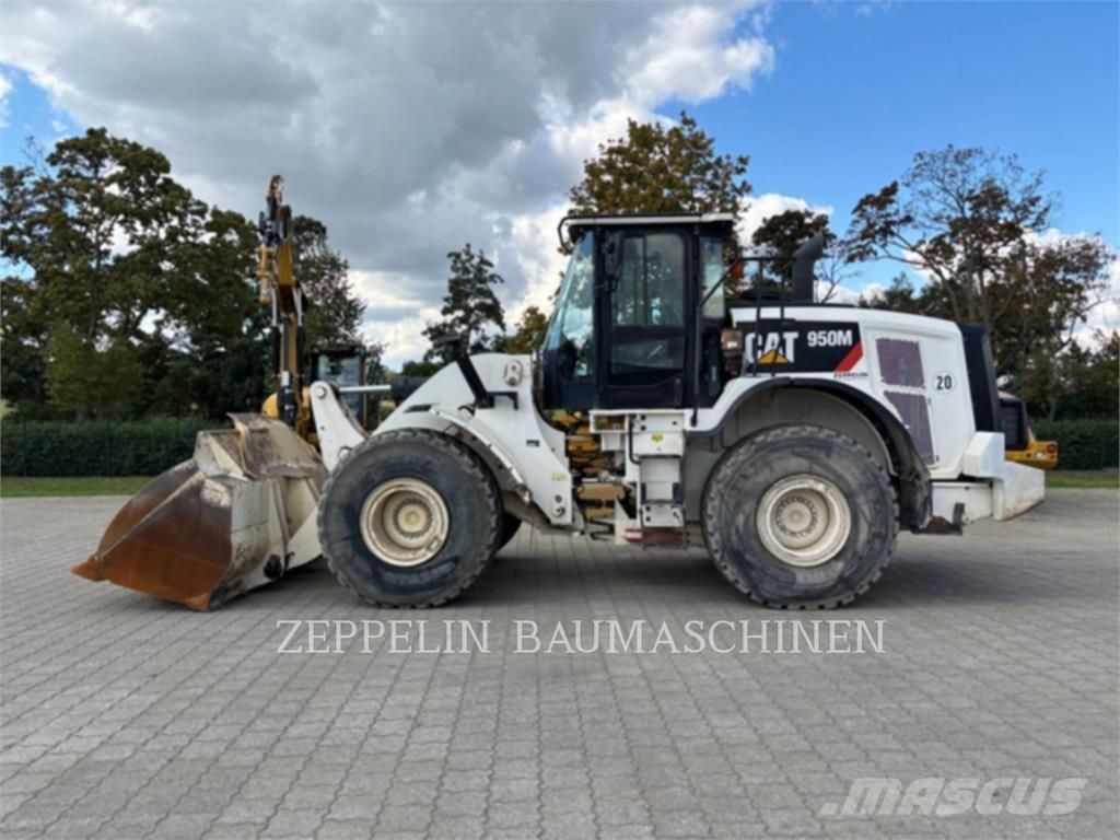 CAT 950M Фронтальні навантажувачі