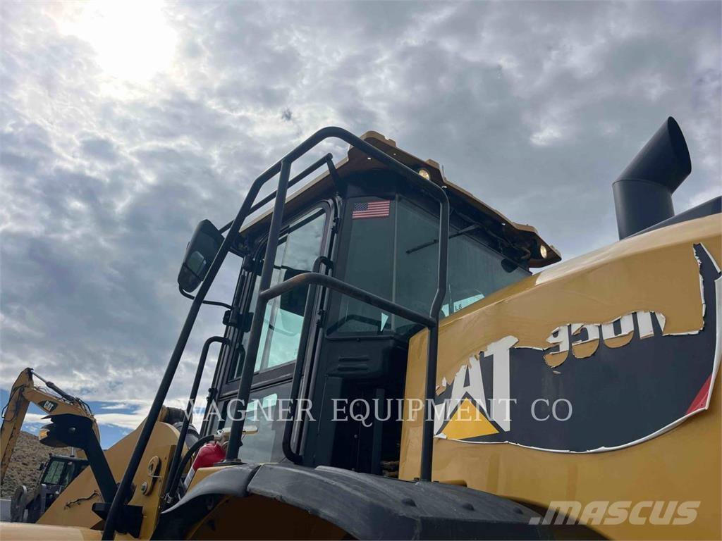 CAT 950M Фронтальні навантажувачі